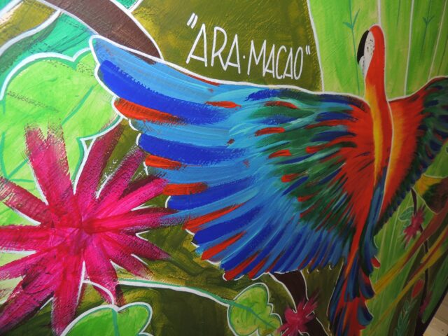 Carolina Turrio | Pittura murale "Foresta/Safari": Pappagallo — dettaglio